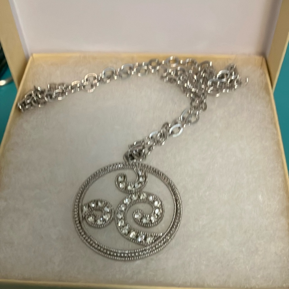 Costume pendant